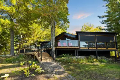 Image de Camp Kahshe | Luxury Beachfront Muskoka Cottage Rental