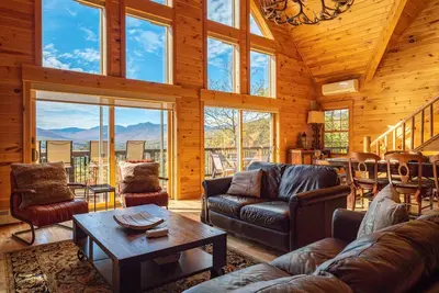 Image de Sunny View Chalet- Minutes to Sunday River- Awesome Mountain Views!