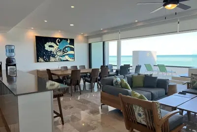 Image de Turena 304, Luxury Beachfront condo w/private pool/hot tub and breathtaking view