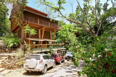 Live like a local in a spacious studio 2min to the beach, bars, dive & snorkel!
