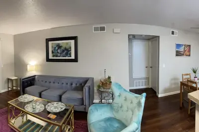 Image de Spacious 1-bedroom apartment with pool and gym