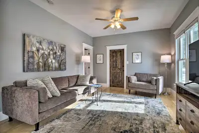 Image de Contemporary Longmont Hideaway in Old Town!