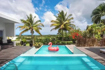 Image de V11 Casa Vista del Caribe · Caribbean-style with 2-level pool & large garden
