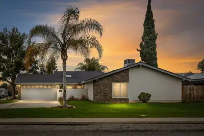 Image de Spacious Home offers quality and comfort.