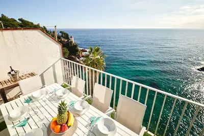 Image de Villa De Luxe Avec Vue Mer Impressionnante, Plage PRIVÉE, À 5 Min Du Centre
