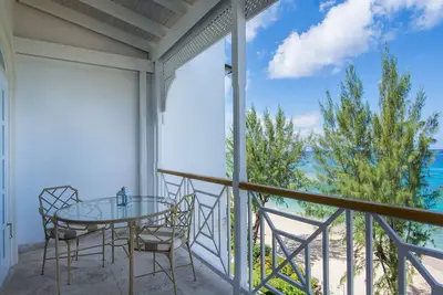 Image de Old Trees 302, La Mirage by Fantasia Villas