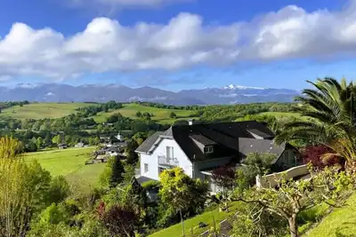 Image de Le Belvue un séjour détente vue sur la chaîne des Pyrénées