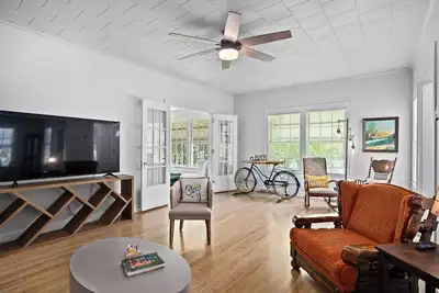 Image de Main House at Mason Park across from Laurel's Dog Park