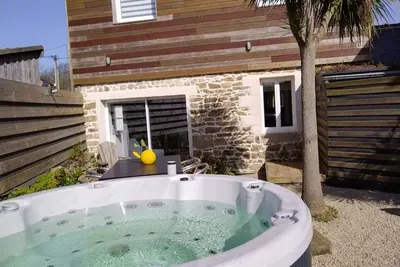 Gîte  jacuzzi privatif, 1km5 Mer