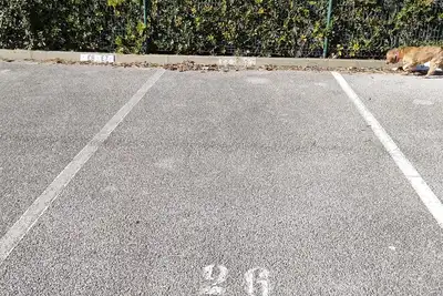 Image de logement en copropriété avec terrasse, parc et plages à proximité