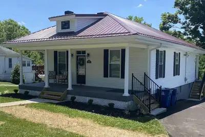 Image de Old Glory - Newer Listing / Fully Renovated