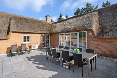Image de Fantastic pool house on the North Sea coast in a nature reserve for 3-4 families