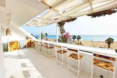 Image de Beach penthouse, with 2 rooftop bars, 2 outdoor kitchens, Fiber WiFi + sea view!
