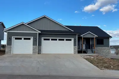 Image de Spacious five bedroom, 3 bathroom home. 1 mile from downtown Sturgis.