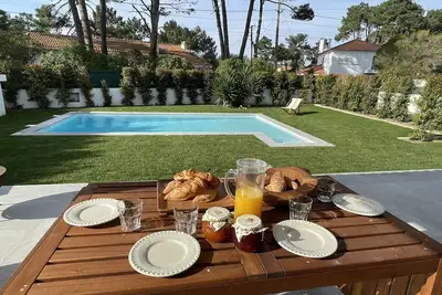 Image de Relax pool and garden house near beach