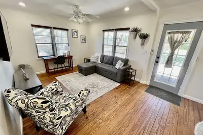 Image de Cozy Cottage - Close to Everything, Nature Lovers Dream!