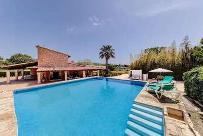 Image de Stone clad villa a few metres from the town centre