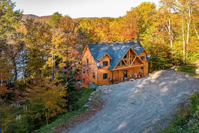 Chalet rustique et luxueux sur le bord d'un lac