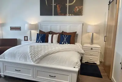 Image de Brand New Beautiful Montana Condo!