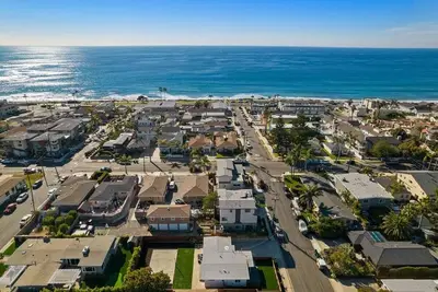 Image de Coastal retreat walking distance to beach!