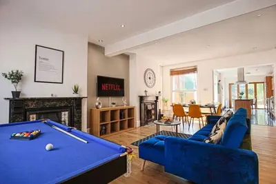 Image de Spacious House • Central Location • Pool Table • Smart Tv • Free Parking