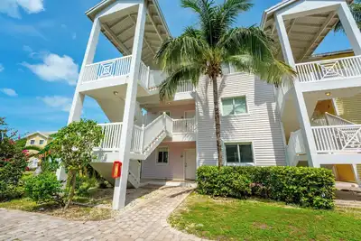 Image de Luxurious 2 Bedroom Condo in Bimini Bay Community: Your Gateway to Paradise