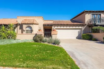 Image de Private Patio Home, near Fitness Room.