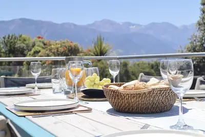Scarborough Heights - Gorgeous Inside, Gorgeous Views Outside
