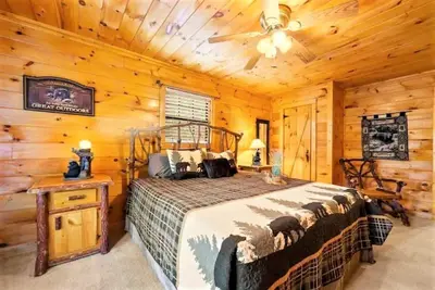 Image de *New Listing* Hot Tub, Two King Beds, Sleeps 9