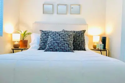 Sunny Guest Suite w/ large backyard - Pets Welcome