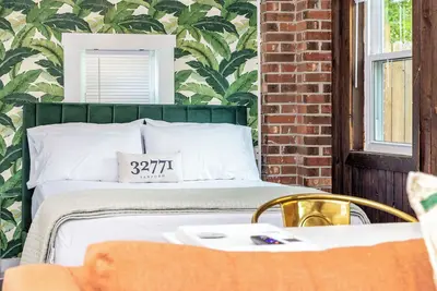 Image de The Florida Room - Eclectic Studio in Sanford, Fl!