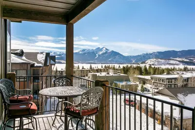 Image de Penthouse Ski Retreat |Breathtaking Lake & Mountain Views |Fireplace |Garage |Shuttle to 6 Resorts