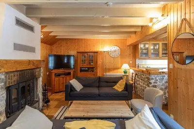 Image de Maison au centre du village, cour privative, au calme, Wi-Fi, cheminée, idéale pour familles.