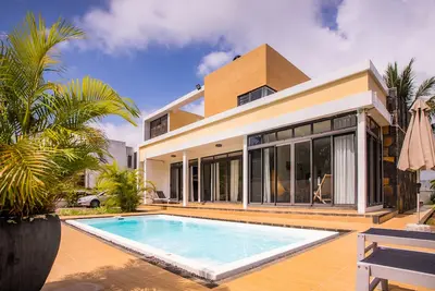 Image de Villa Simone: Sun-lit, spacious & modern beach villa (with private pool & wifi)