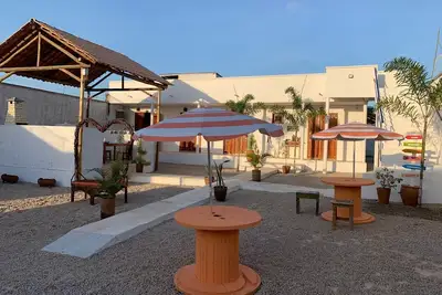 Image de A cozy and quiet space, close to Beach Park!