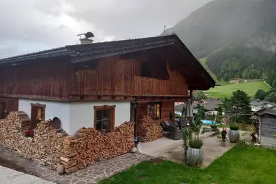 Image de Alpine chalet on the golf course