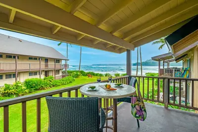 Image de Oceanfront Retreat with Incredible Views Just 90 Seconds from the Beach