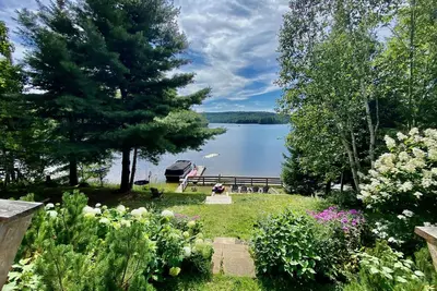 Image de Picturesque Paint Lake Cottage, Muskoka