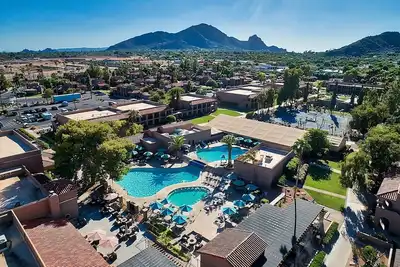 Image de Just What You Were Looking For! 5 Pools, Tennis Court, Spa, Free Parking!