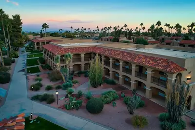 Image de Explore the Wild West! 5 Pools, Salon and Spa, Free Parking and Shuttle Service!