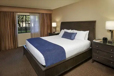 Image de Great for Group Travel! 3 Spacious Units, Tennis Courts, Hiking Trails, 5 Pools