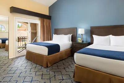 Image de 4 Comfortable Units, On-Site Dining, Bar, Minutes to Phoenix Zoo, OdySea