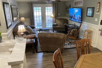 Image de Classic City 3 bed 2 bath condo with deck close to Five Points & Uga in Athens