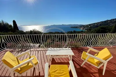 Image de Belle Villa Avec Piscine Et Vue Mer Panoramique