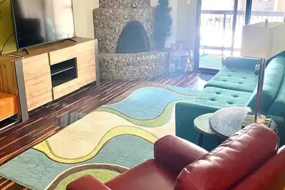 Image de Promo 5% Weekly And 10% Monthly\nFun 2 bedroon/2 bath condo steps from the slopes