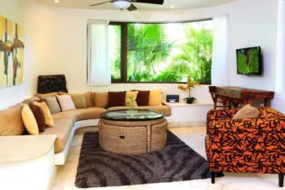 Image de Winner of Top 25 in Luxury All  Mexico- Oceanfrt- 2/2 Beach Club #17