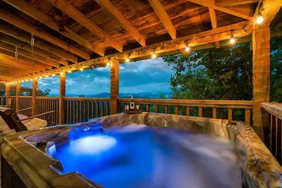 Image de Free Dollywood Tix/Views/Couples Cabin/HotTub/