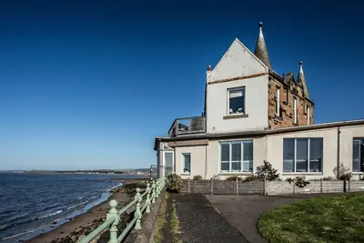 Image de Spectacular ground floor apartment with unbeatable views across the Firth of Forth.