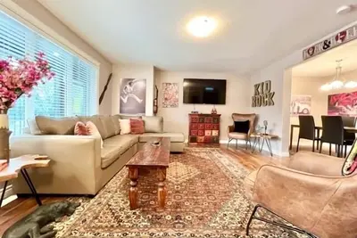 Image de **The Kid Rock* Bright, Spacious and Modern Home!