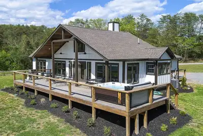 Image de Lakefront Escape at Summer Breeze w/ Private Dock w/ Kayaks